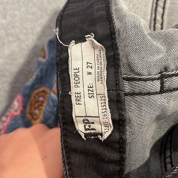 Black skinny jeans - Picture 3 of 3